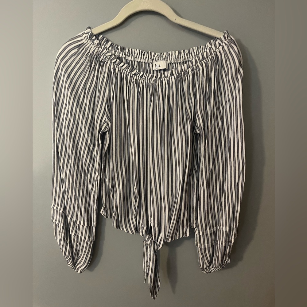 New with tags Hollister off the shoulder top